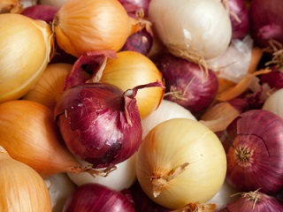 3 color raw onions